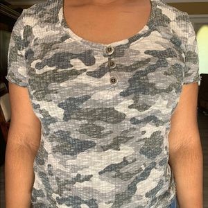 Cute Camo-Print Crop Top With Buttons XL
